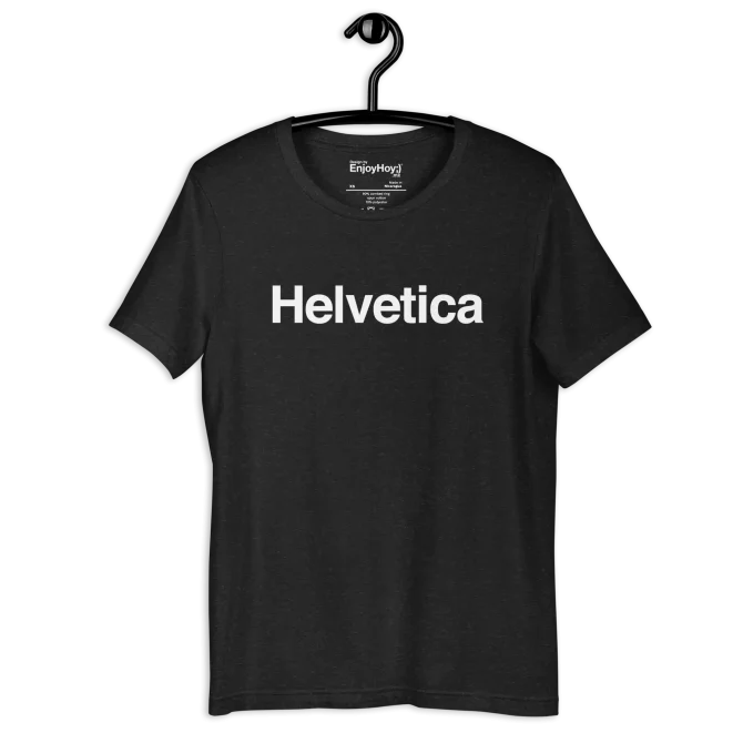 camiseta helvetica, camiseta tipografía, camiseta diseño gráfico, camiseta minimalista, ropa para diseñadores, camiseta para creativos, camiseta negra con texto