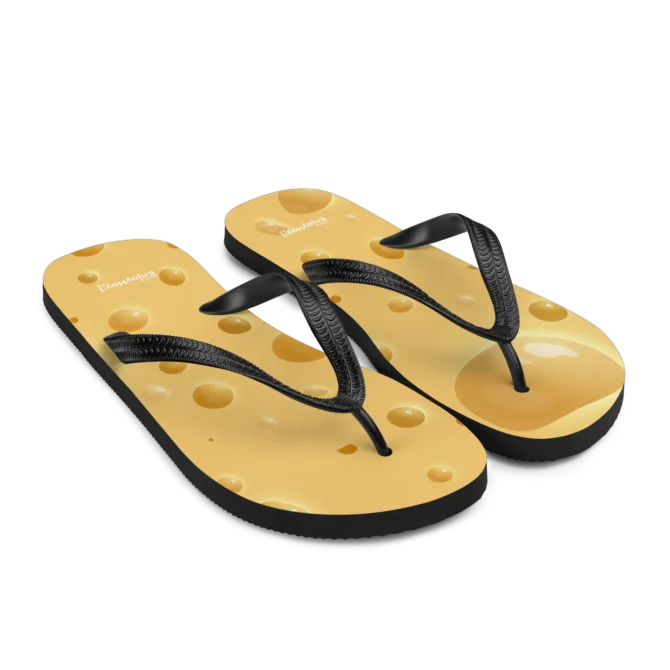 Chanclas de queso Gruyere vistas en ángulo 3/4 con diseño impreso.