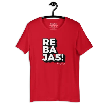 camiseta roja de rebajas en gancho con letras blancas