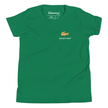 Camiseta Galleta de Cocodrilo verde extendida vista de frente.