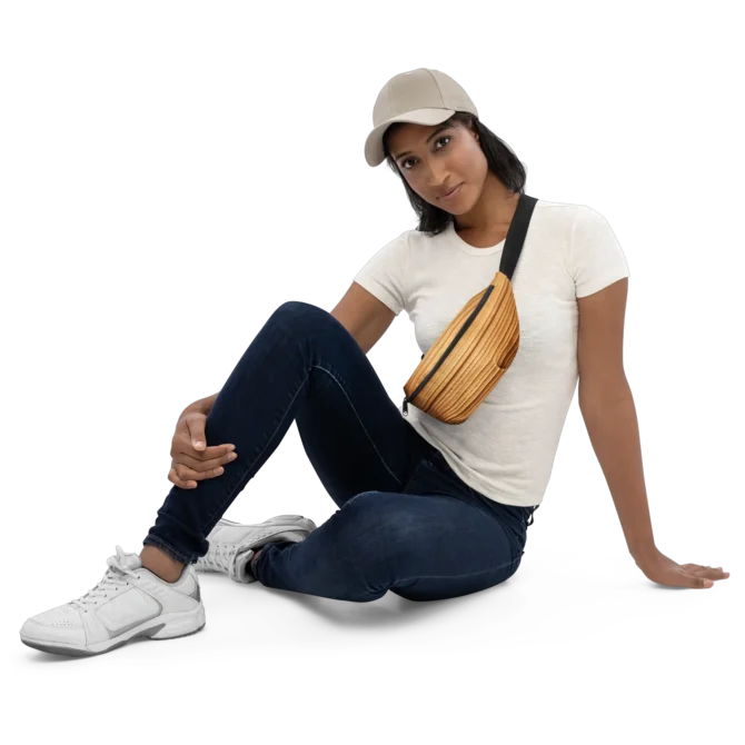 Chica usando la Cangurera de Tamal cruzada en el pecho.