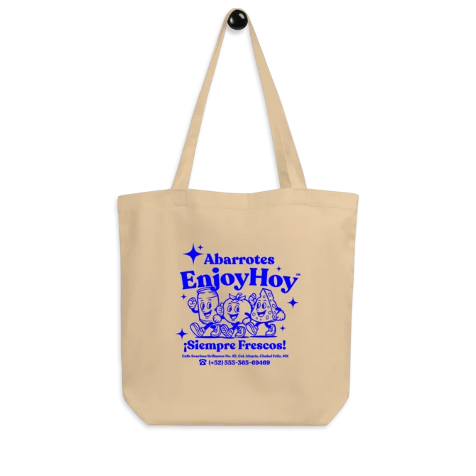 Tote Bag Abarrotes EnjoyHoy colgada de un perchero.
