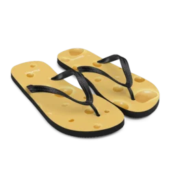 Chanclas de queso Gruyere vistas en ángulo 3/4 con diseño impreso.