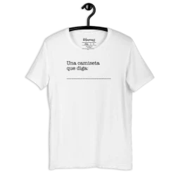 camiseta una camiseta que diga vista frontal producto colgado