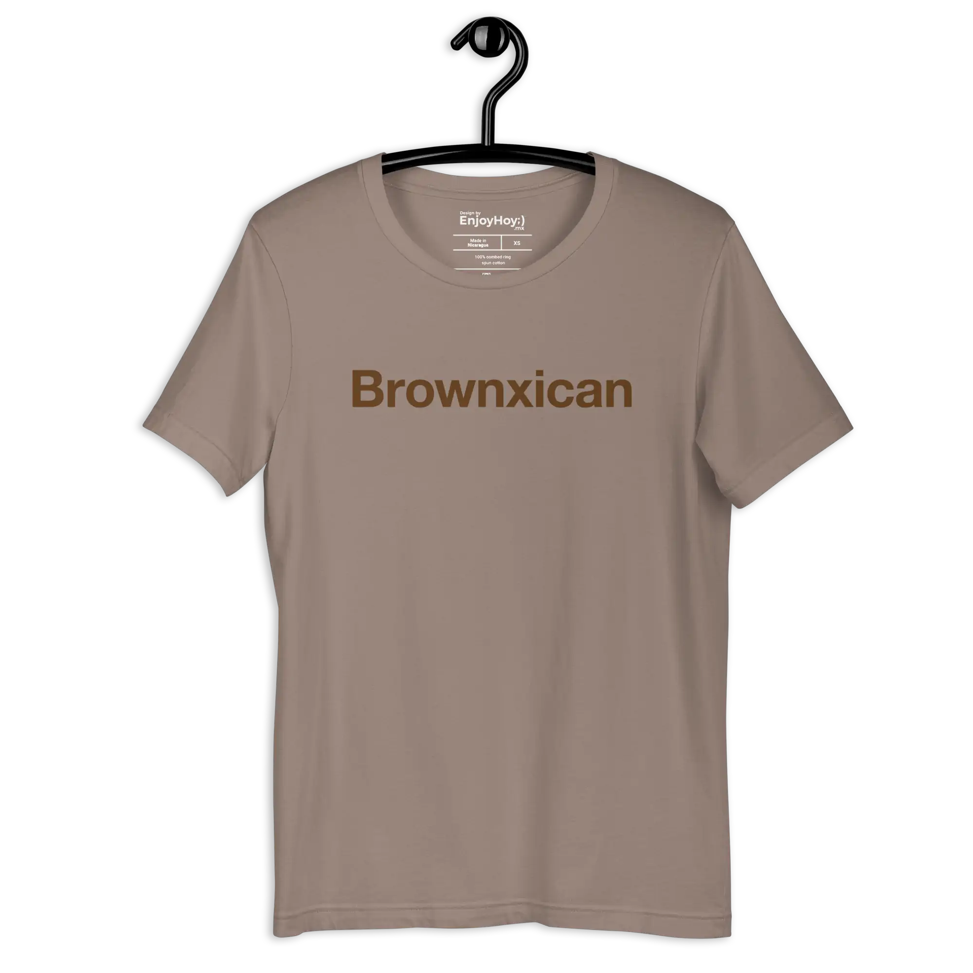 Camiseta Brownxican de EnjoyHoy con diseño de orgullo moreno mexicano, vista frontal sobre fondo neutro