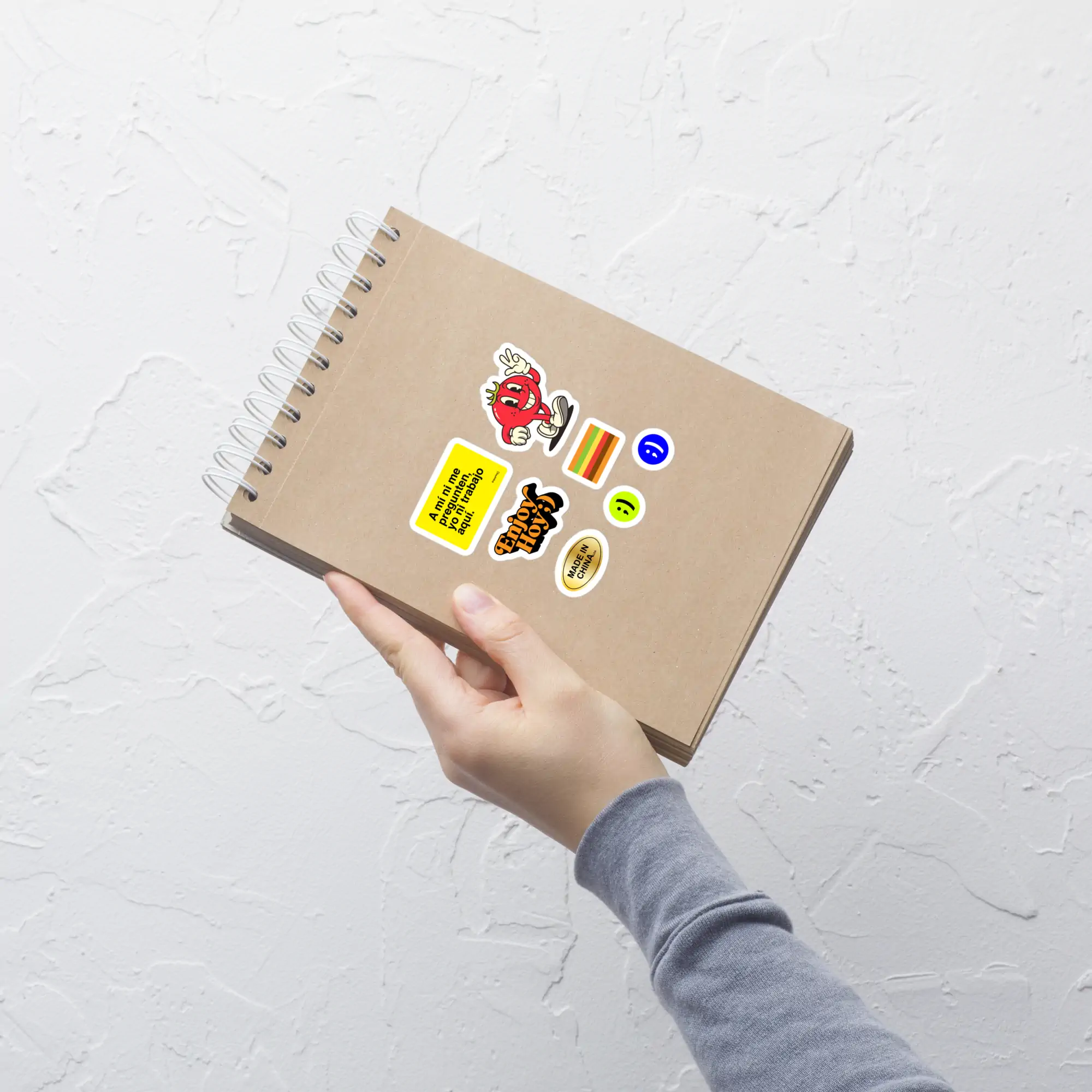 Imagen de diseños (mockup de los 7 stickers): Stickers antiburbujas EnjoyHoy: diseños de tomate, logo Enjoy Hoy;), Bandera del Orgullo Gordo, sello Made in China y caritas ;)
